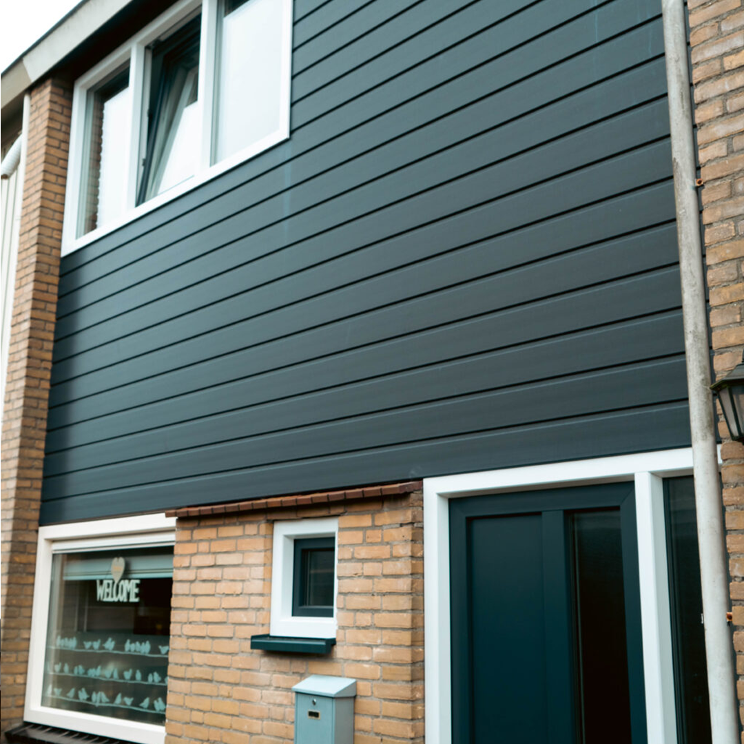 Kozijnen en gevelbekleding.